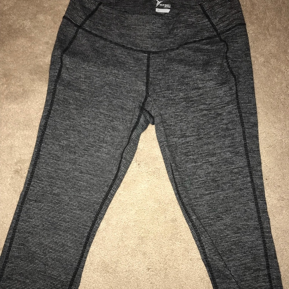 Old Navy size Large work out Capri leggings